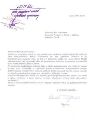 zdjęcie przedstawia policjantkę