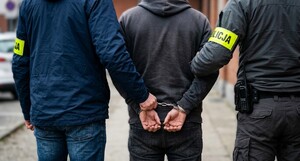 Zaskakujący finał policyjnych działań. Ochroniarz zatrzymany za kradzieże sklepowe.