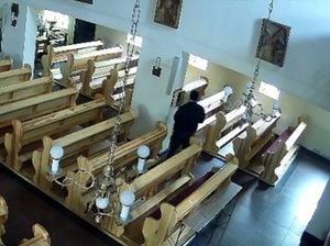 Włamał się do skarbonki z datkami w kościele i ukradł pieniądze. Został zatrzymany i będzie odpowiadał w recydywie.