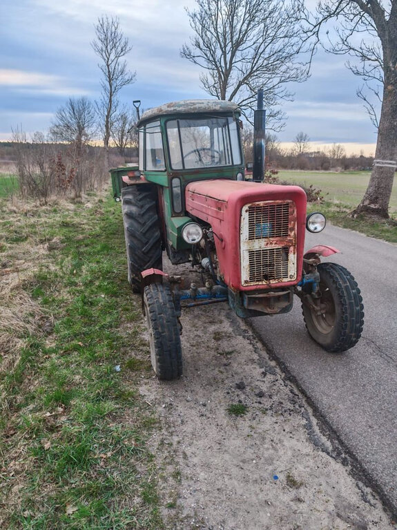 Nie te tablice, nie ten ciągnik. 59-latek odpowie za przestępstwo