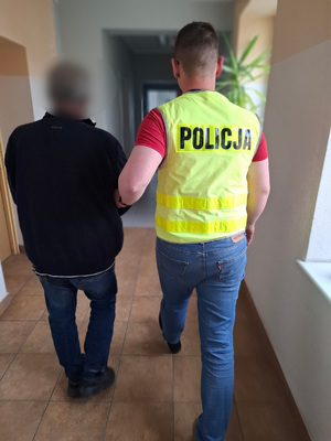 Jeden kierował mimo 3 sądowych zakazów, drugi był pod wpływem narkotyków – policjanci uniemożliwili im dalszą jazdę