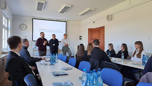 23 i 24 kwietnia odbyła się w Muzeum Stutthof w Sztutowie kolejna edycja warsztatów antydyskryminacyjnych dla policjantów woj. pomorskiego. Tym razem w szkoleniu wzięli udział policjanci z Oddziału Prewencji Policji w Gdańsku.