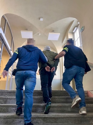 Kradli metalowe elementy z nagrobków. Dzięki skutecznej pracy funkcjonariuszy nie unikną odpowiedzialności