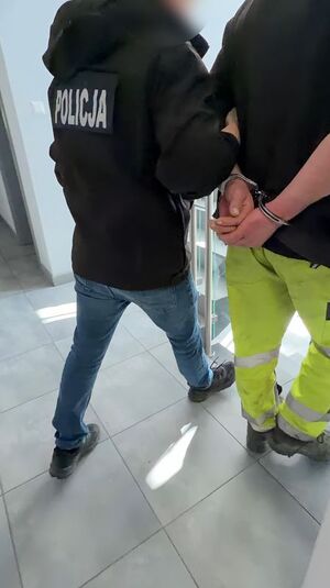 Zatrzymanie 39-latka podejrzanego o liczne kradzieże paliwa, kradzieże tablic rejestracyjnych i posługiwanie się nimi
