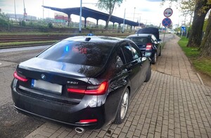 Policjanci zatrzymali dwóch kierujących.