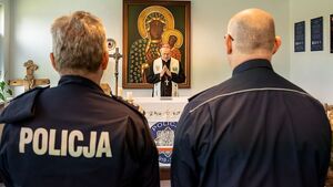 W dniach 17–18 maja 2026 roku, w związku z wizytacją kanoniczną parafii oraz przypadającą 36. rocznicą poświęcenia policyjnej kaplicy, metropolita gdański Arcybiskup Tadeusz Wojda SAC wspólnie z kapelanem pomorskich policjantów ks. Bogusławem Głodowskim odwiedził dziś Komendanta Wojewódzkiego Policji w Gdańsku, nadinsp. Bogusława Ziembę oraz pomorskich policjantów.