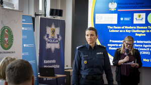Zdjęcie przedstawia uczestników konferencji.