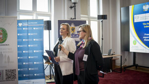 Zdjęcie przedstawia uczestników konferencji.