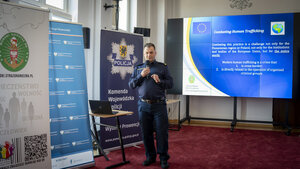 Zdjęcie przedstawia uczestników konferencji.