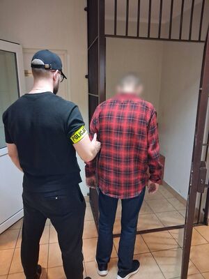 „Wypadek syna” okazał się próbą oszustwa. Policjanci z Pelplina zatrzymali 39-latka i odzyskali 50 tysięcy złotych.