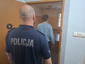 Pijany i bez uprawnień doprowadził do kolizji.
