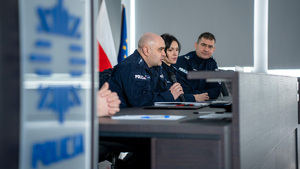 Szkolenie pt. "Świadomy przełożony" prowadzone przez funkcjonariuszy OSzP na sali konferencyjnej