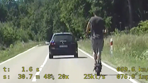 Jechał po jezdni prawie 70 km/h na hulajnodze elektrycznej.