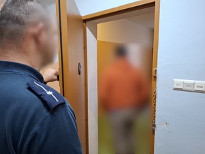 Zaplanowane nad morzem wczasy 45-latek spędzi za kratkami.