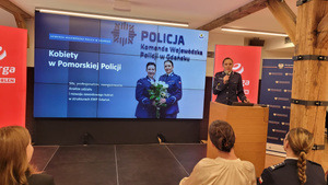 15 lipca w Centrum Hevelianum w Gdańsku odbyło się spotkanie zorganizowane przez Wojewodę Pomorską p. Beatę Rutkiewicz, przybliżające temat awansu zawodowego kobiet.   Uczestniczki z różnych branż pracowniczych miały możliwość wymienienia się doświadczeniem i dyskutowały o ścieżce zawodowej uwarunkowanej płcią porównując rynek pracy w latach ubiegłych i obecnie.
