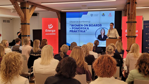 15 lipca w Centrum Hevelianum w Gdańsku odbyło się spotkanie zorganizowane przez Wojewodę Pomorską p. Beatę Rutkiewicz, przybliżające temat awansu zawodowego kobiet.   Uczestniczki z różnych branż pracowniczych miały możliwość wymienienia się doświadczeniem i dyskutowały o ścieżce zawodowej uwarunkowanej płcią porównując rynek pracy w latach ubiegłych i obecnie.