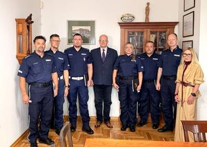Podziękowania z rąk Starosty dla funkcjonariuszy Komendy Powiatowej Policji w Wejherowie.