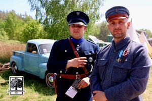 Policjant, rekonstruktor i pasjonat historii.