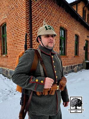 Policjant, rekonstruktor i pasjonat historii.