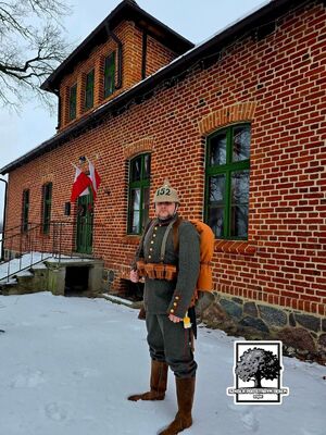 Policjant, rekonstruktor i pasjonat historii.