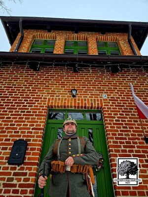 Policjant, rekonstruktor i pasjonat historii.