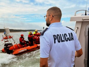 Pomorscy policjanci podsumowali sezon letni w 2026 roku.