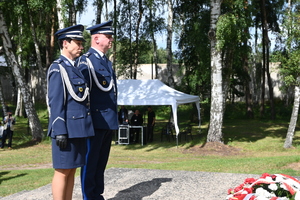 Policjanci oddali hołd ofiarom KL Stutthof.