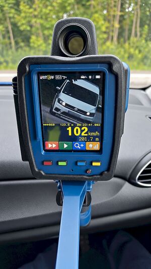 Kierowca stracił prawo jazdy. Jechał 102 km/h na „pięćdziesiątce”.
