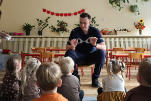 Policjanci w przedszkolu, czyli lekcja bezpieczeństwa dla najmłodszych.