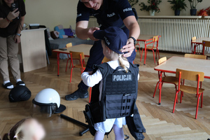 Policjanci w przedszkolu, czyli lekcja bezpieczeństwa dla najmłodszych.