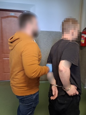Jechał bez uprawnień, przewoził narkotyki i prawdopodobnie był nimi odurzony.