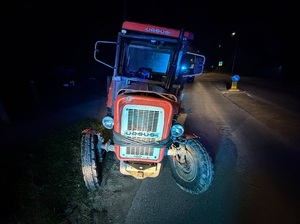 Jechał zdezelowanym traktorem, miał ponad trzy promile alkoholu w organizmie