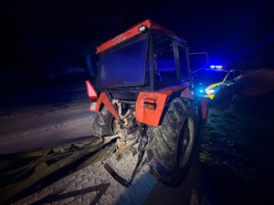 Jechał zdezelowanym traktorem, miał ponad trzy promile alkoholu w organizmie
