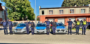 Dziś o godzinie 12.00 policjanci garnizonu pomorskiego oddali hołd śp. sierż. Natanowi Sieroniowi, 29-letniemu funkcjonariuszowi Komendy Powiatowej Policji w Bolesławcu, który został śmiertelnie postrzelony podczas wykonywania obowiązków służbowych. W ten sposób pomorscy funkcjonariusze połączyli się w bólu z Jego Rodziną, Bliskimi oraz całą policyjną społecznością.
