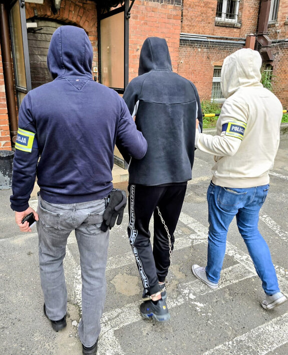 Policjanci przejęli 85 kg narkotyków. Dwaj podejrzani zatrzymani i aresztowani.