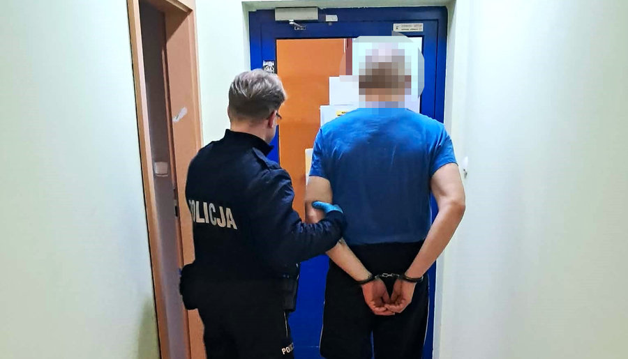 Najpierw podpalił, potem pił kawę z domownikami. 50-latek aresztowany