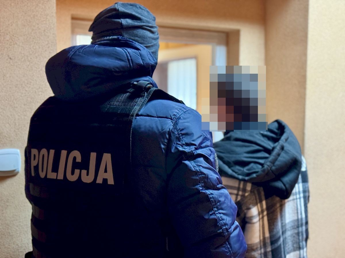 Obnażał się na ulicy, został zatrzymany i przekazany funkcjonariuszom Straży Granicznej z wnioskiem o opuszczenie kraju