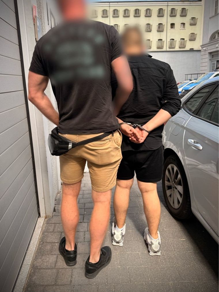 Przyszedł po 30 tys. zł na leczenie siostrzenicy. W mieszkaniu czekali już policjanci